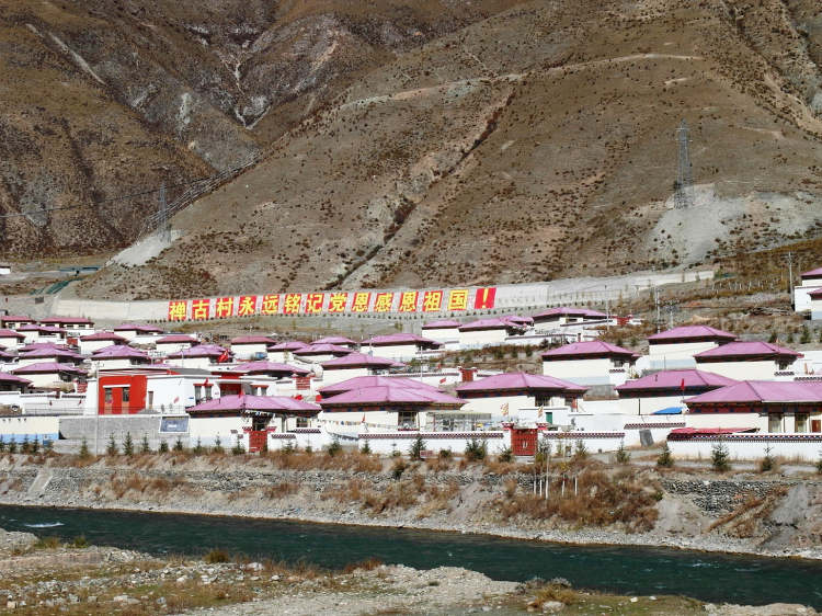 čínsky přestavěná tibetská vesnička